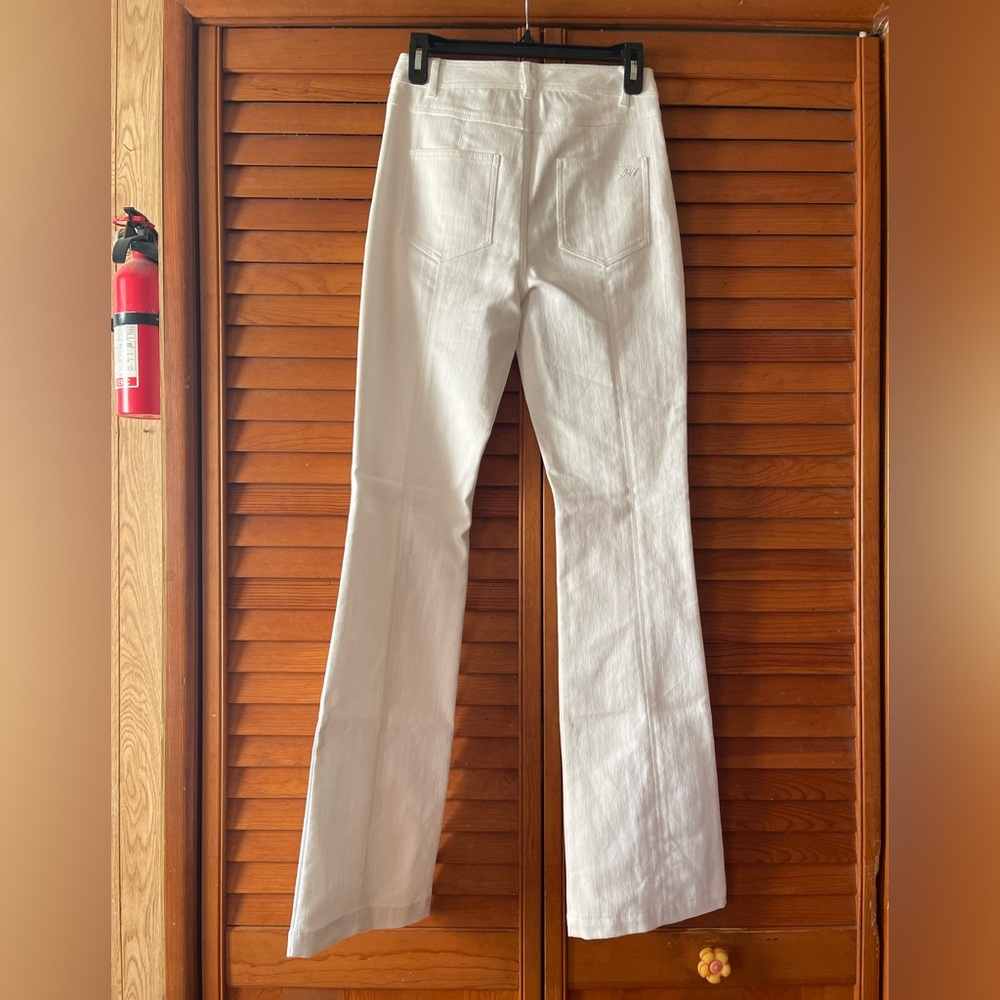 Cinq à Sept Split Hem Flare Jeans. Size 2 Women 
#199 - Picture 10 of 10